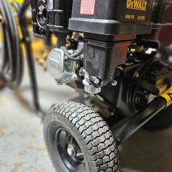 DEWALT GAS 4400 PSI PRESSURE WASHER  HEAVY-DUTY LIKE NEW 