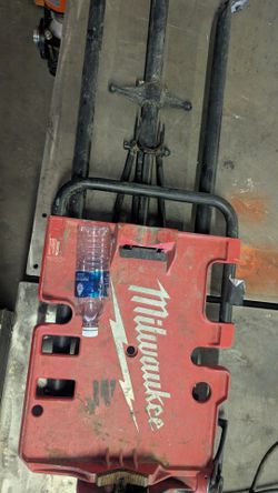 Milwaukee tripod vice