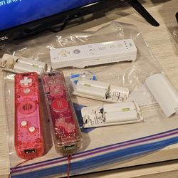 Lot Of Wii Remotes FOR PARTS