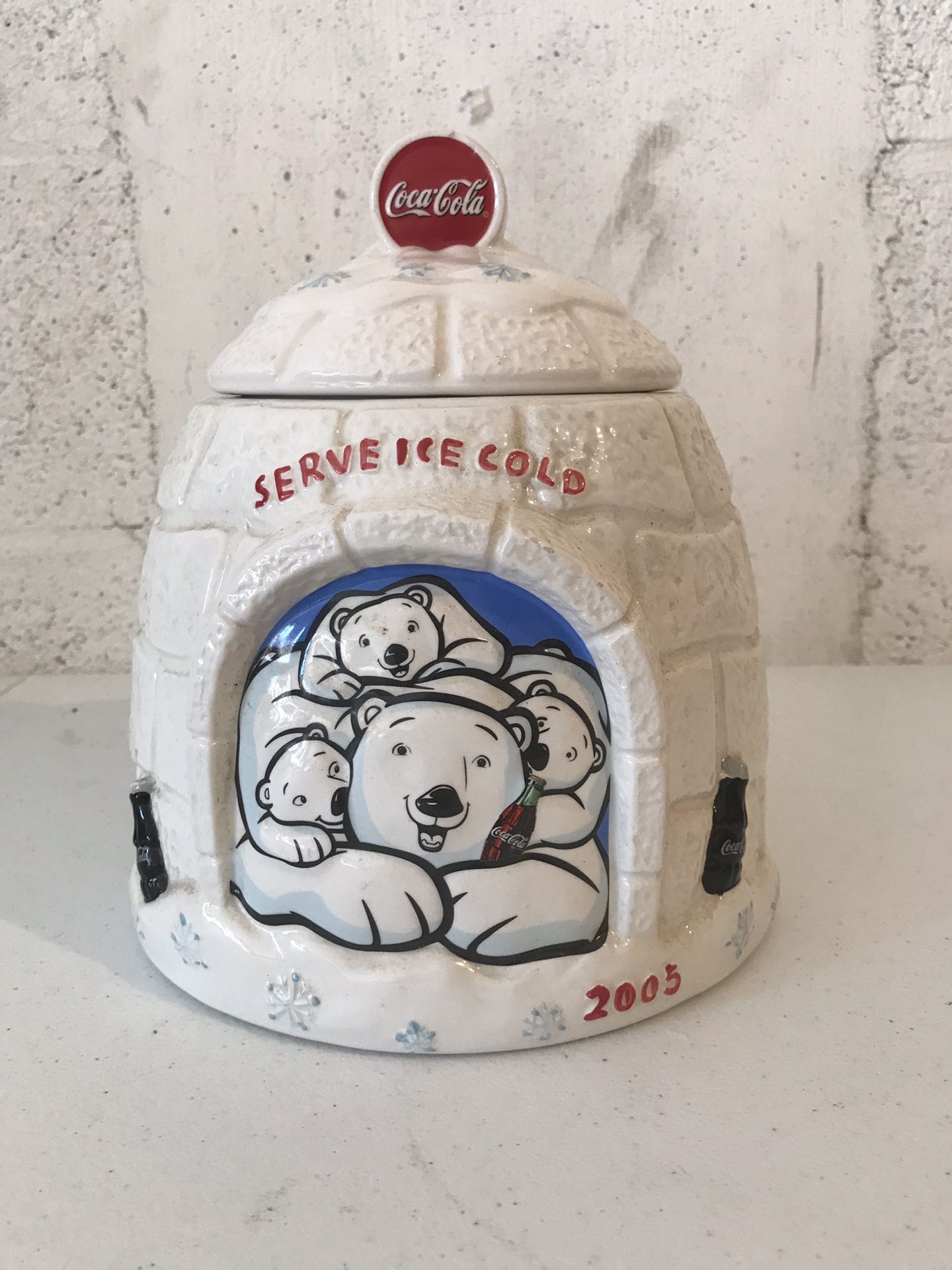 2005 coca-cola polar bear igloo cookie jar