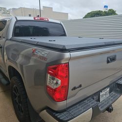 Diamond back metal tri-fold