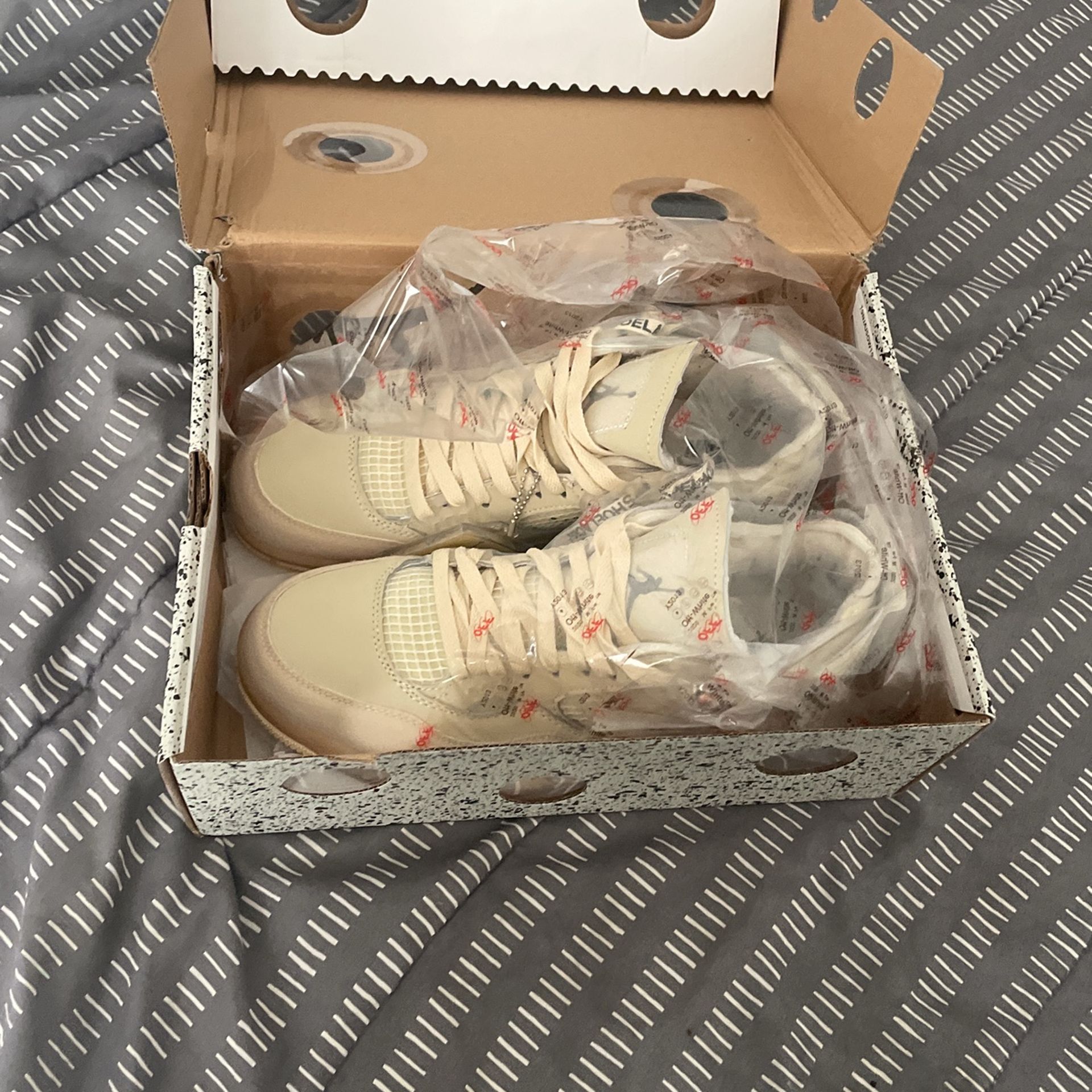 Off White Jordan 4