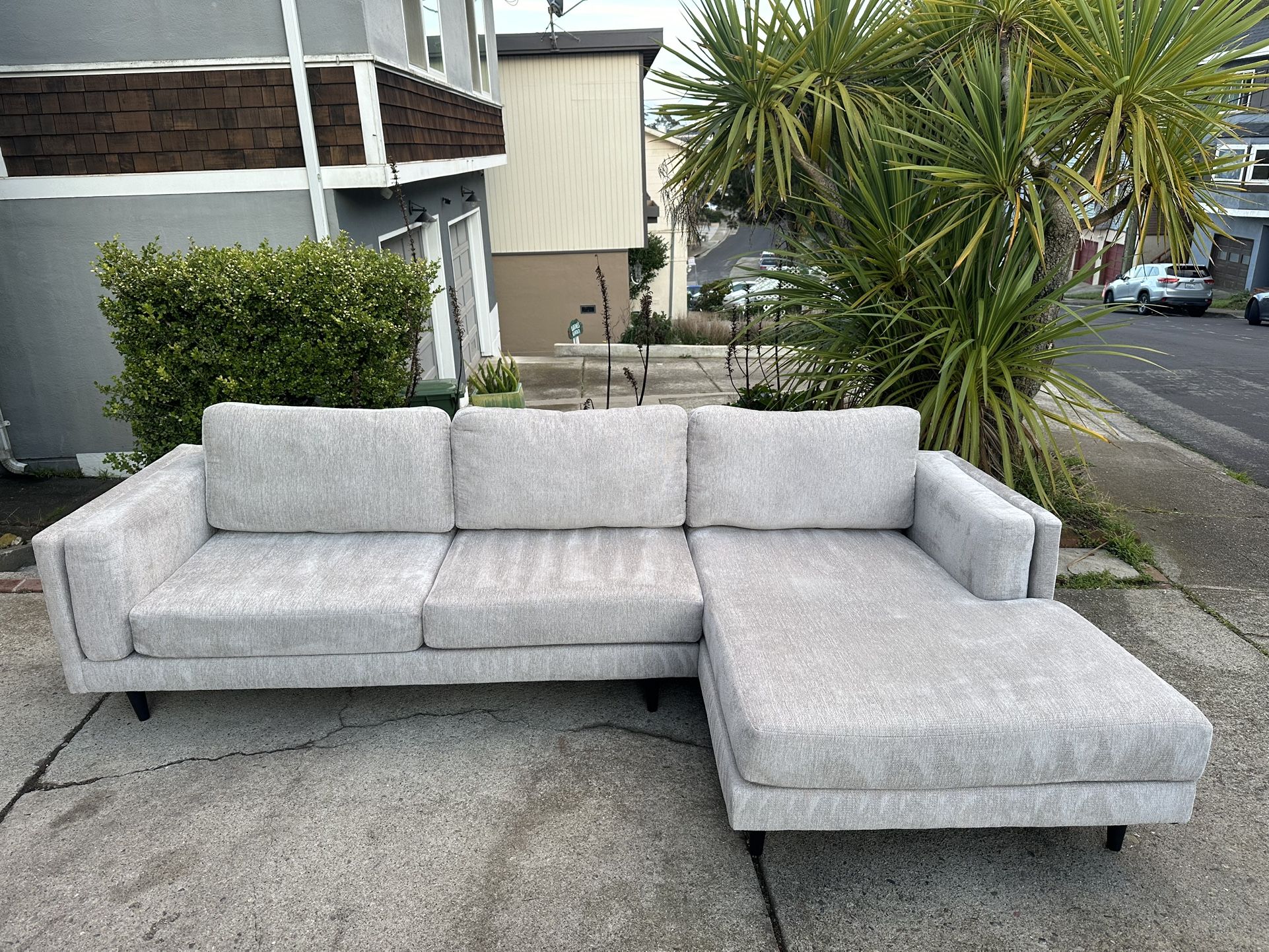 Living Spaces Sectional Couch Like New-FREE Delivery