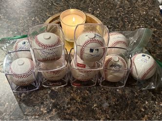 Ei Willits Autographed Baseball