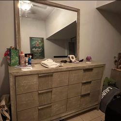 Dresser With Mirror