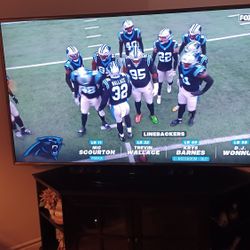 LG 75" 4K UHD HDR LED Smart TV Like New  With Soundbar 