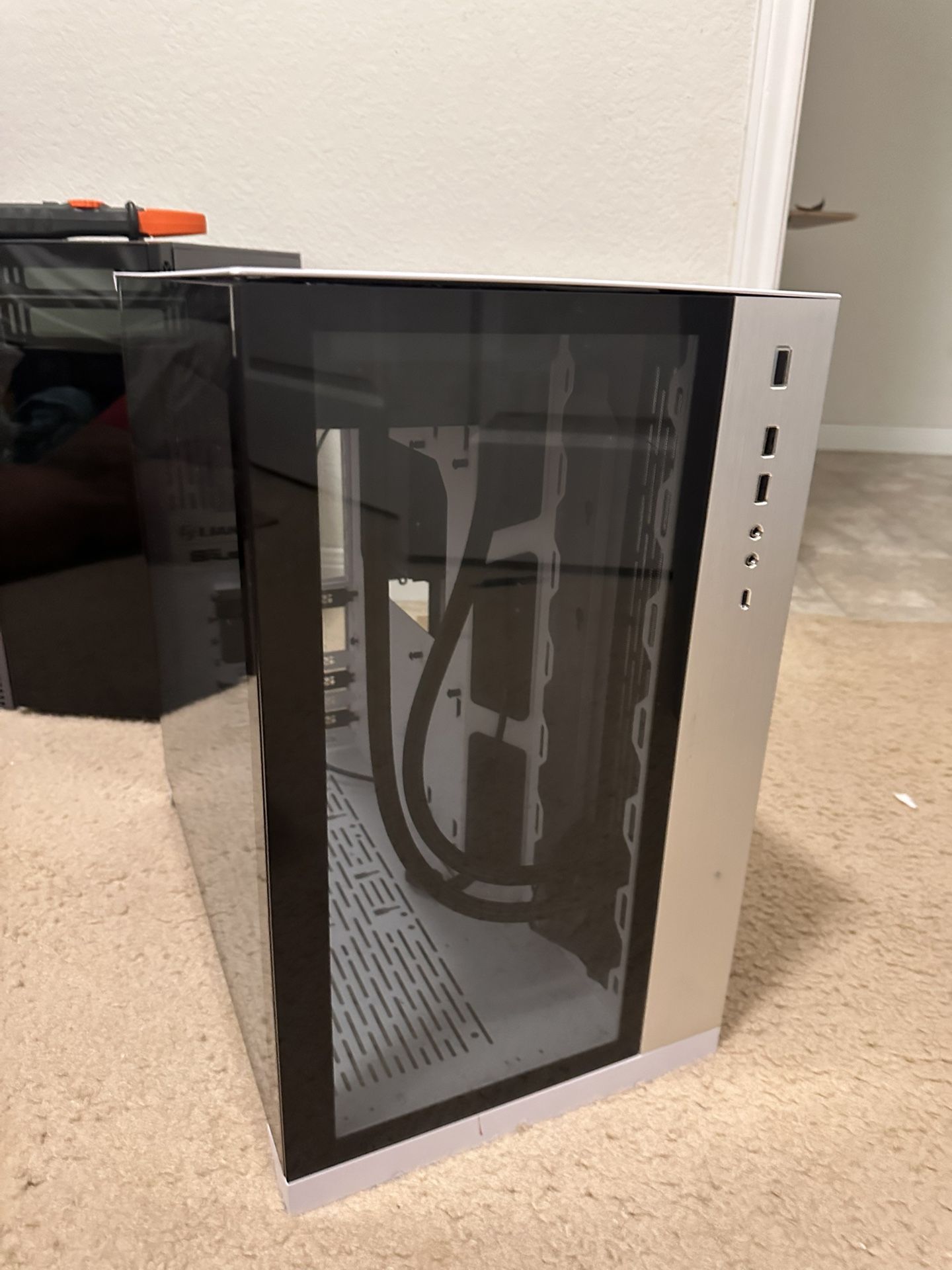 Lían Li O11 + NZXT KRAKEN 360mm AIO