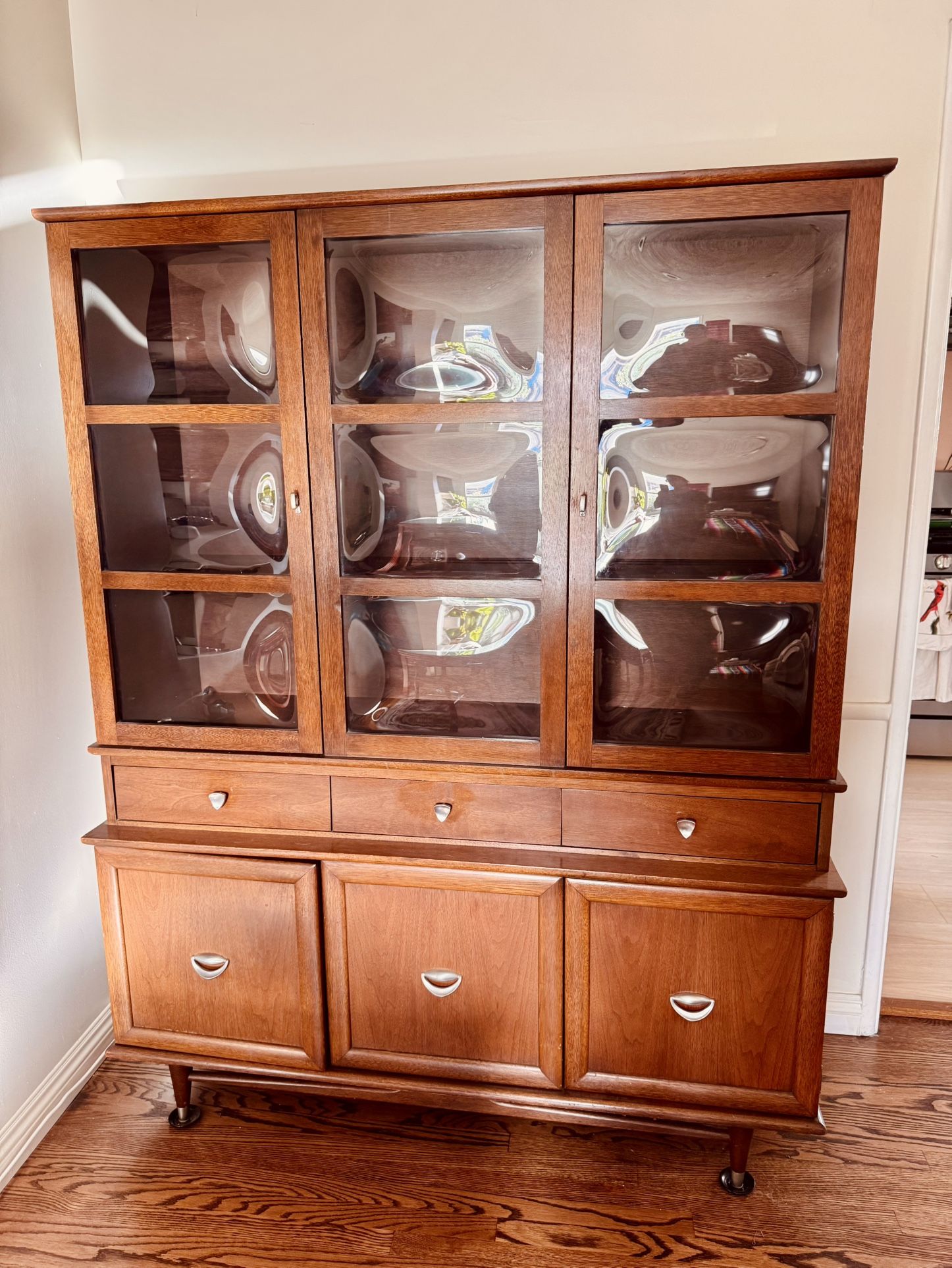 MCM Hutch With Bubble Glass