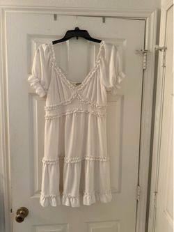 Women’s/Juniors White Dress