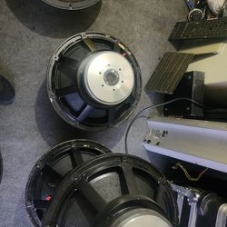 Tengo 3 bocinas  RCF L18-P300 sueltas  trabajando al 100