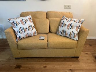 Ashley Keerwick Loveseat - Sunflower