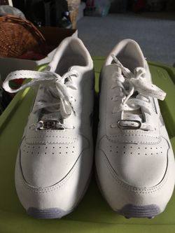 New Reebok shoes size 4