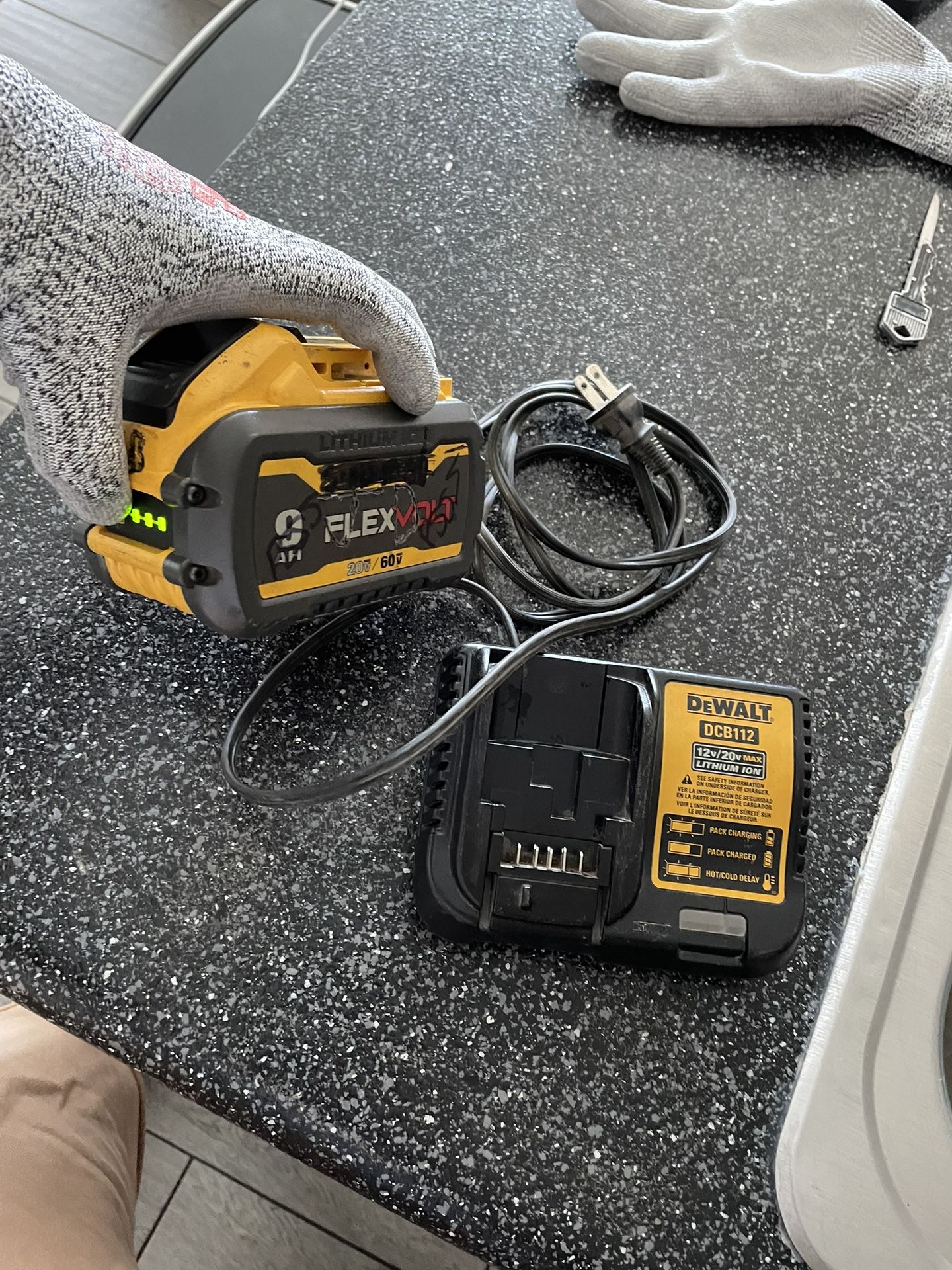 Dewalt 9.0ah Battery With Charger
