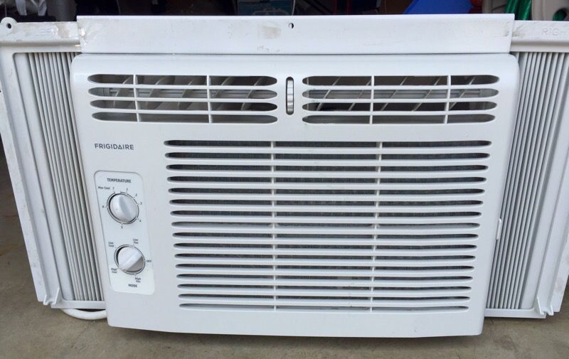 Frigidaire FRA052XT7 5,000 BTU Window Air Conditioner