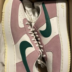 Men’s Nike Air Force Ones 