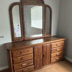 Dresser With Mirror 