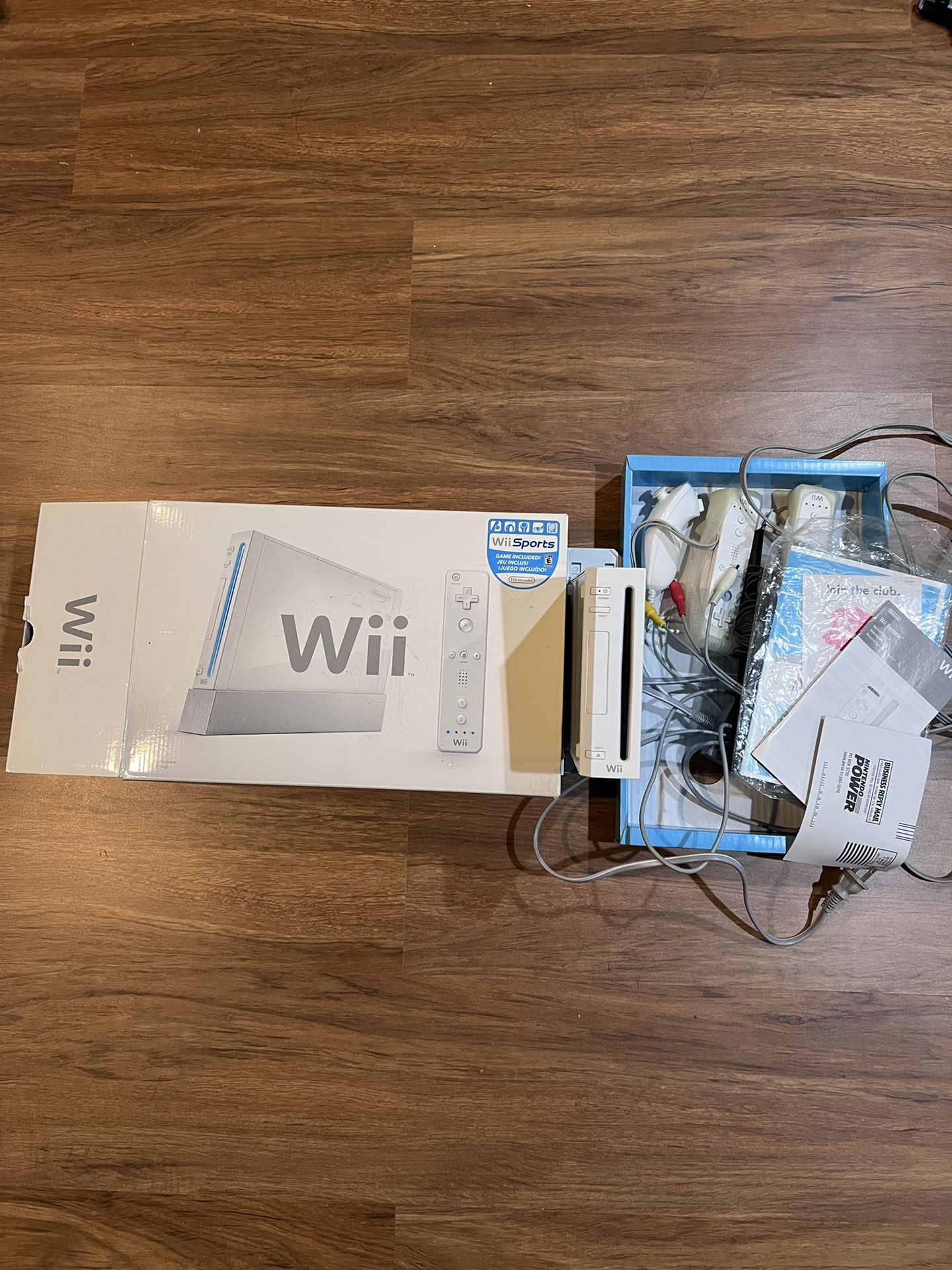 WII Nintendo Sports With 3 Controllers