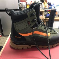 VANS BOOT SHOES BRAND NEW 