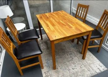 Solid oak small dining table and
chairs