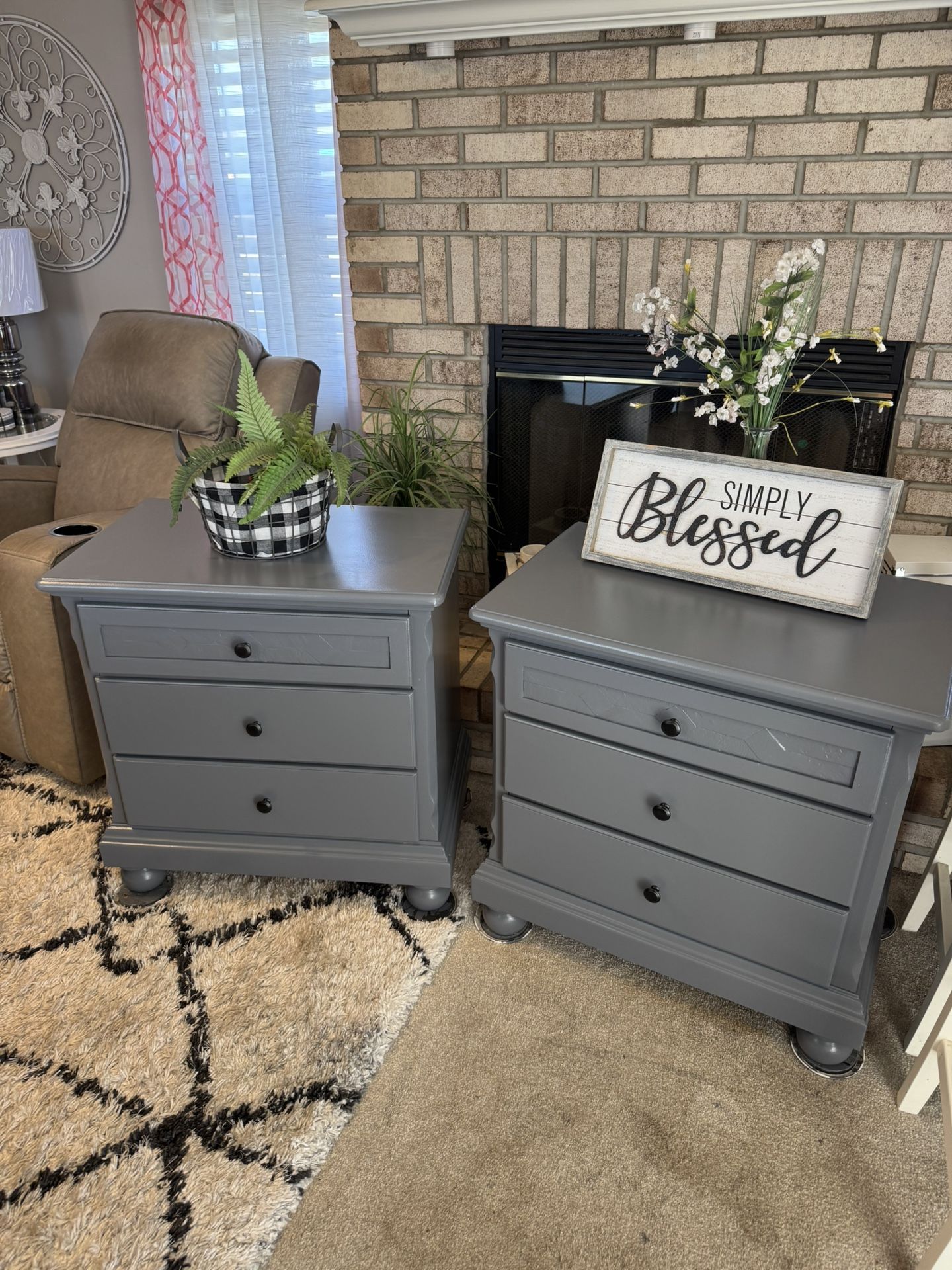 ✨✨ GORGEOUS GRAY SOLID WOOD MATCHING NIGHTSTANDS✨✨