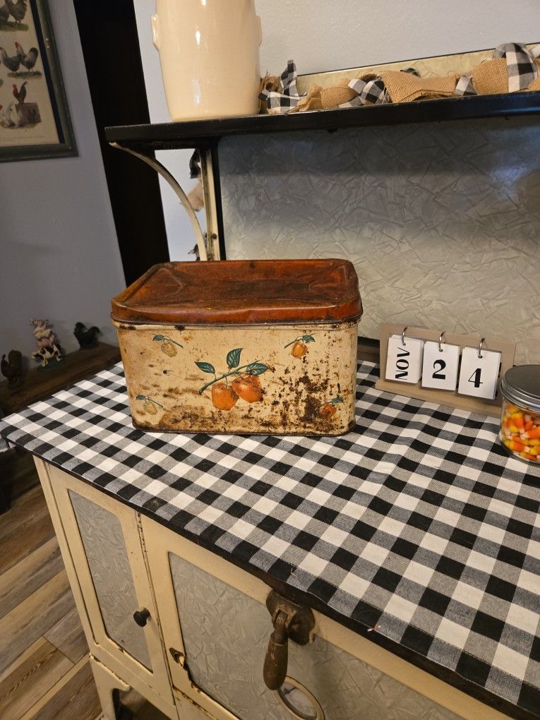 Vintage Hinged Breadbox