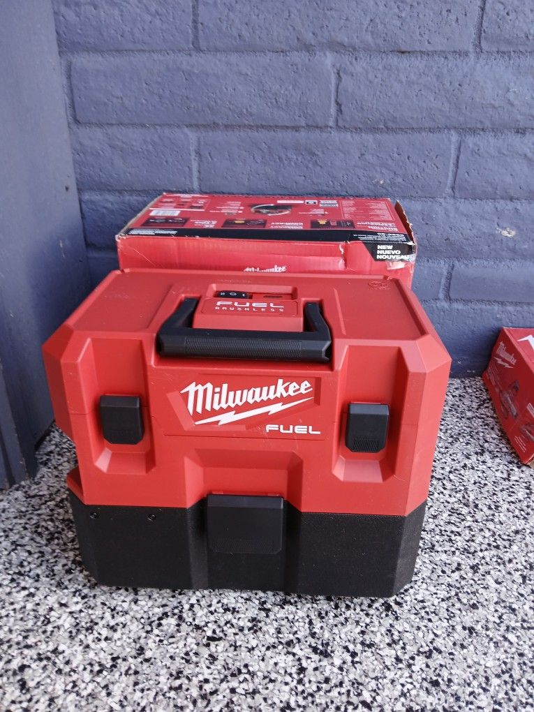 Vacuum Milwaukee M12 Tool Only