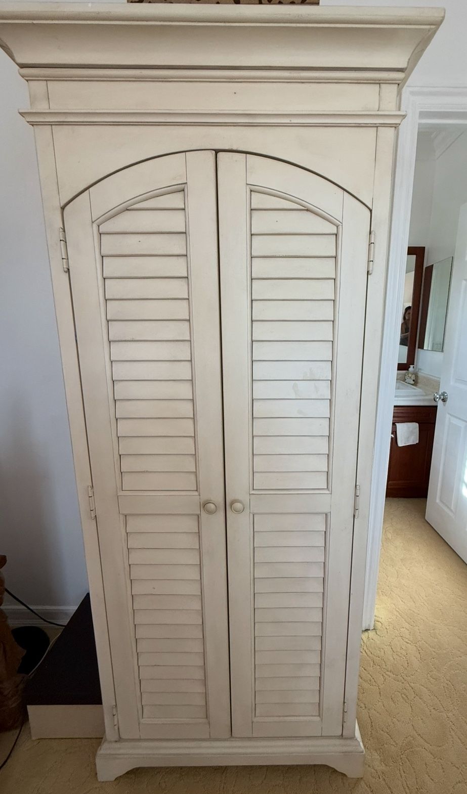 Universal armoire