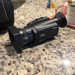 Sony FDR-AX700