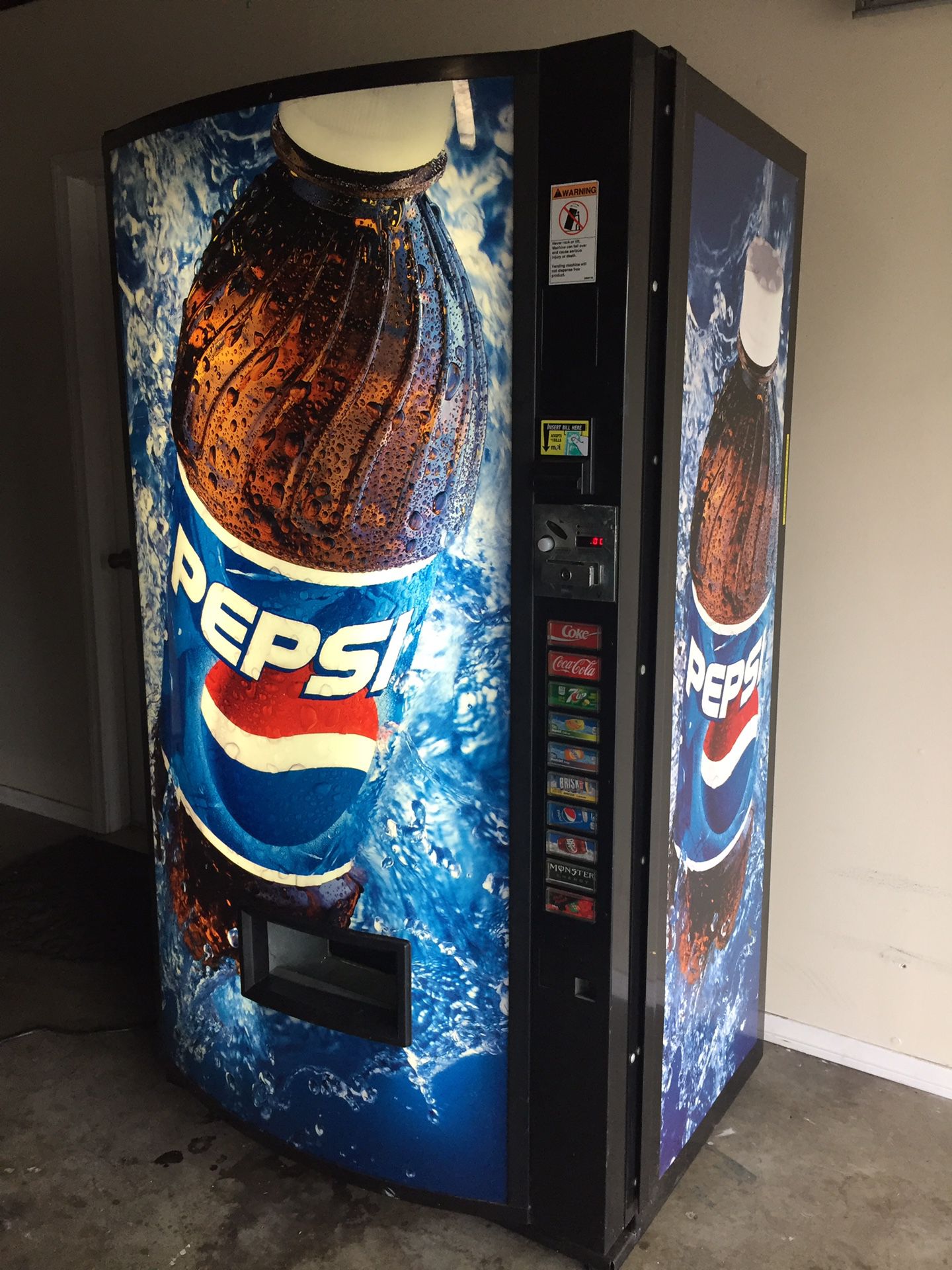 Vendo Drink Coke Pepsi Soda Can Bottle Vending Machine