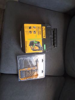 DEWALT Green Cross-Line Laser Level