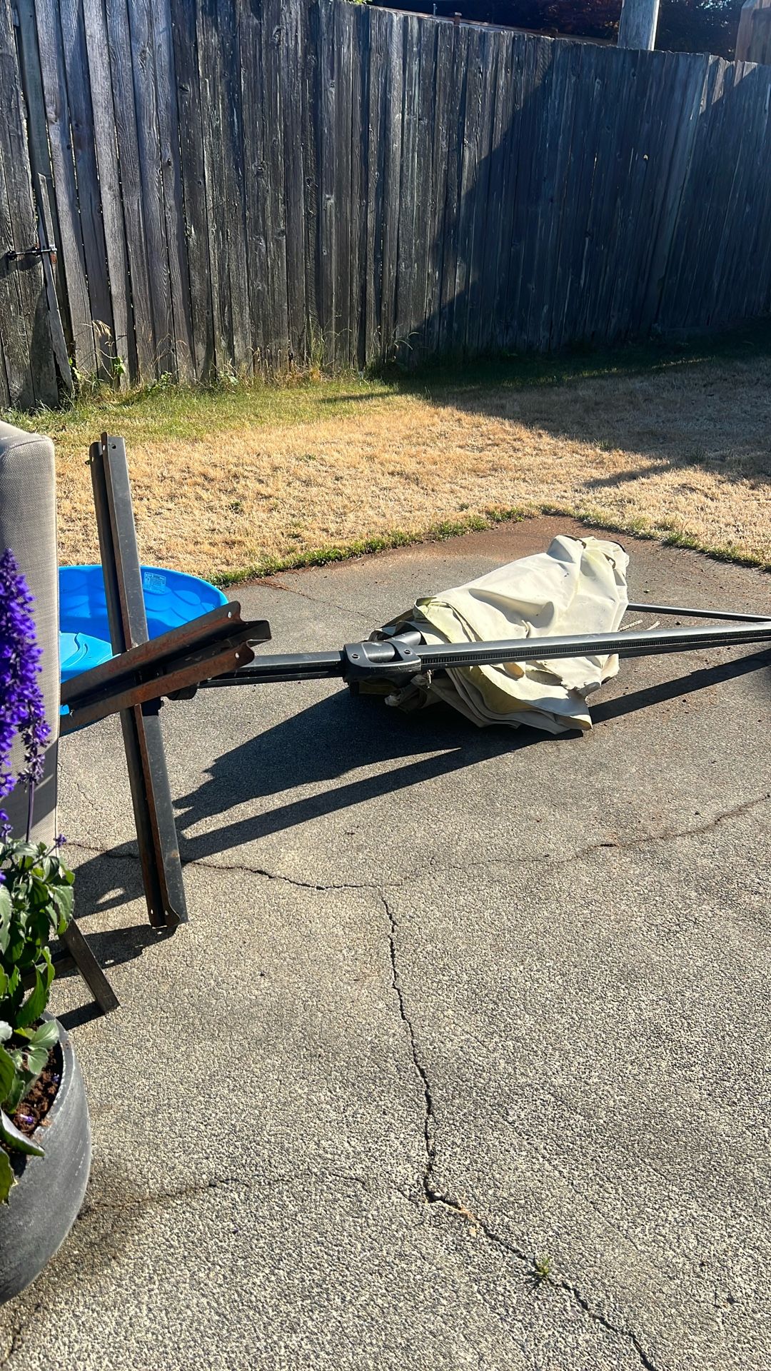 Free Outdoor Umbrella And Stand