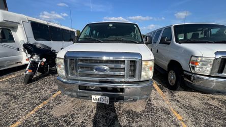 2010 ford E350 van 15 passenger
