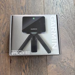 Garmin Approach R10 Portable Golf Launch Monitor Simulator