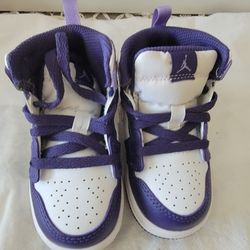 GIRLS JORDANS SIZE 6C IN EXCELLENT CONDITION 