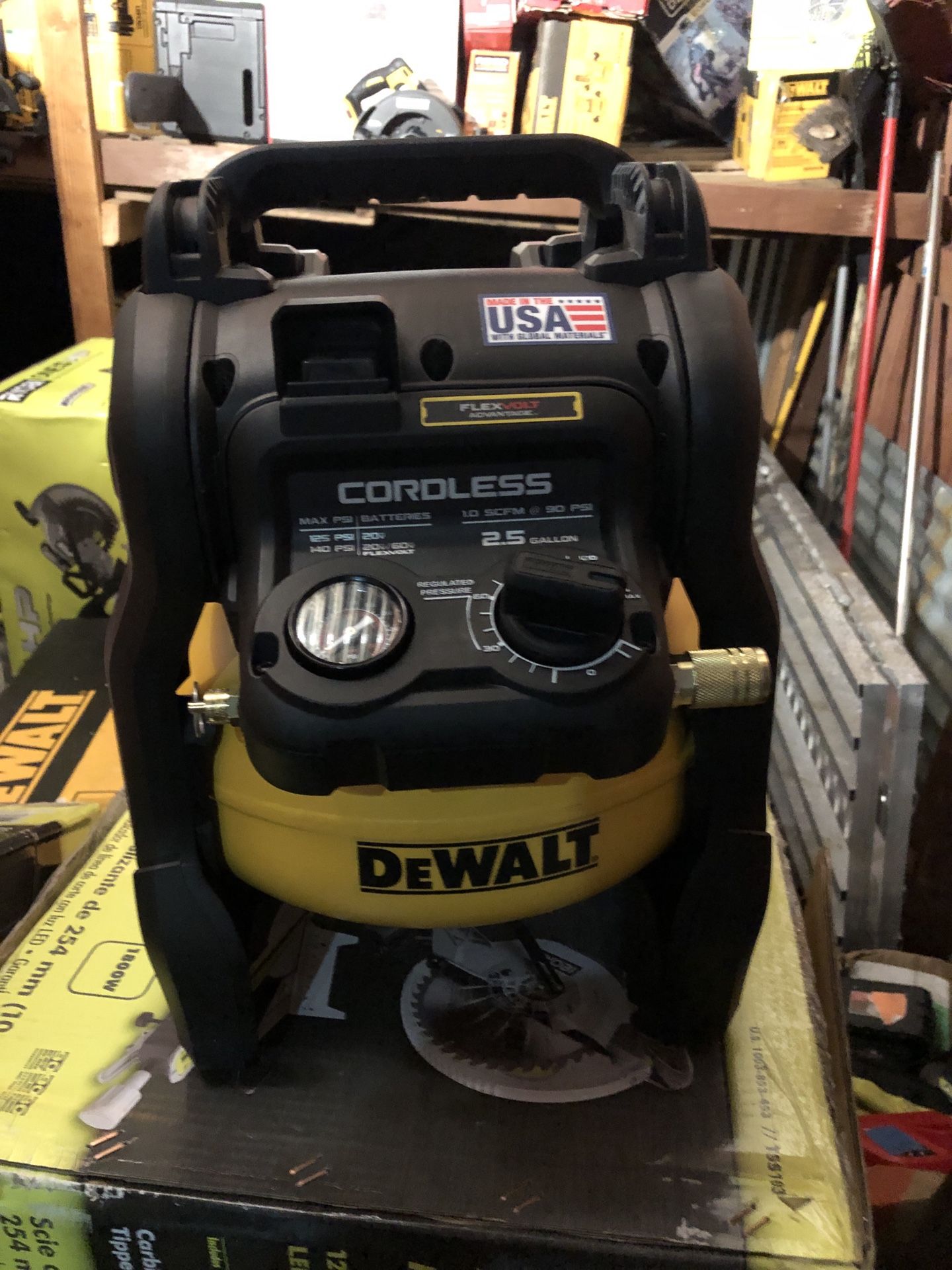 Dewalt, DCC2520B. 2.5 gallon 140 psi 20 V cordless air compressor tool