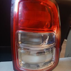 DODGE RAM TIALLIGHT PASSENGER SIDE 1500/2500/3500/LOOK LIKE NEW 2019-2024