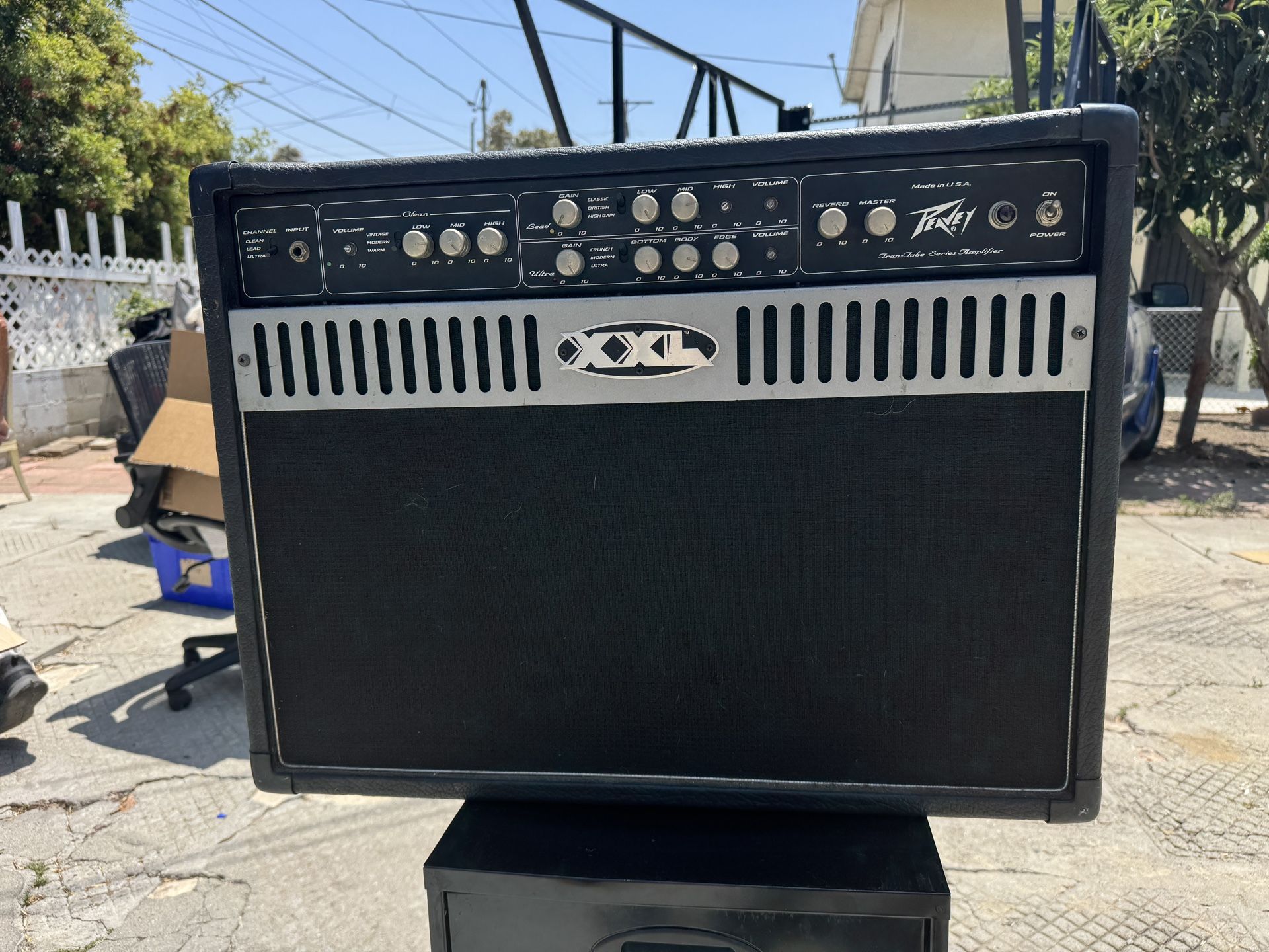 Peavey XXL 212 Combo Amp, a solid-state guitar amplifier