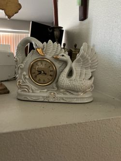 Vintage Ceramic Swan Mantel Clock. The clock needs repair