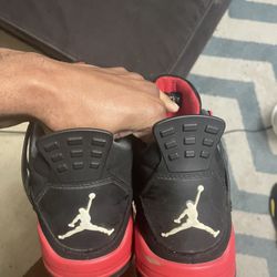 Jordan 4’s Red Thunder 
