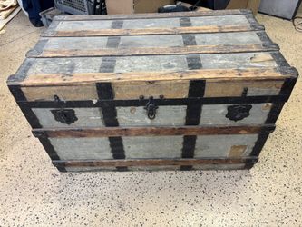 Antique Steamer Trunk Chest