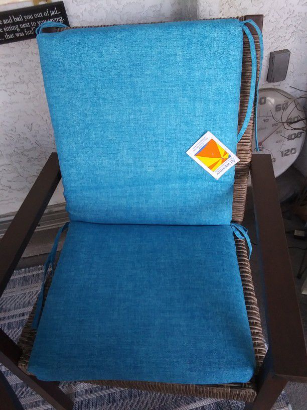 All Weather Indoor Outdoor Cushions. 4 BRAND NEW W/ TAGS.  Seat 18"x16". Back 20"x18". Thickness 3". Beautiful Blue.  