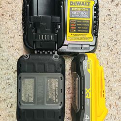 DEWALT 20V XR  POWERPACK™ 4Ah Lithium Ion (2-Pack) And DCB1104