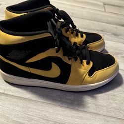 Air Jordan 1 Retro Mid Reverse Love BlackYellow