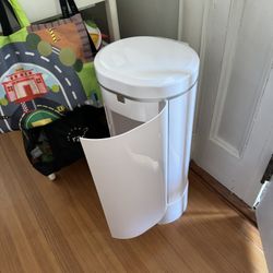 Munchkin Diaper Genie