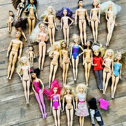 23 Barbies 
