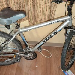 Trek 820 Mountain Bike Excellent Condition 