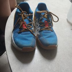 D.O.N (Donovan Mitchell)  Kids Boys Size 2 1/2 