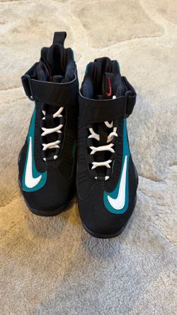 Nike Griffey never worn. Size 5.5Y