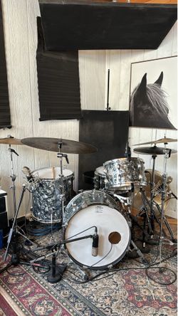 Drum Set, no cymbals