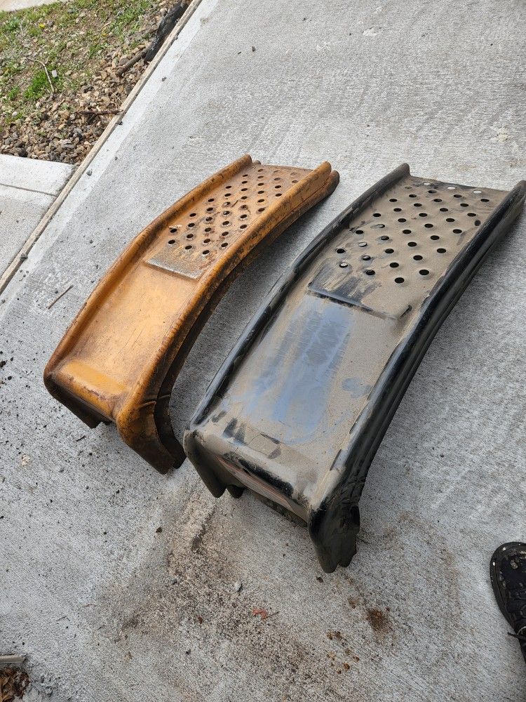 2 Sets Of Car Ramps